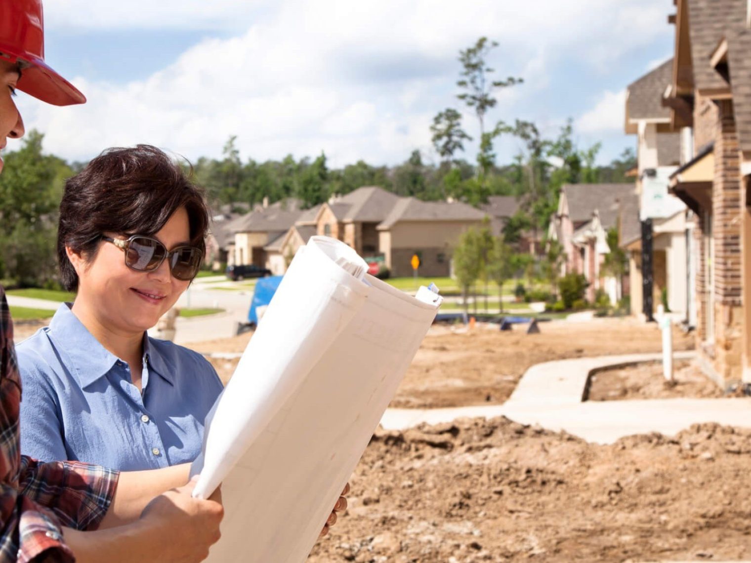 Builder discussing home plans with homebuyer.